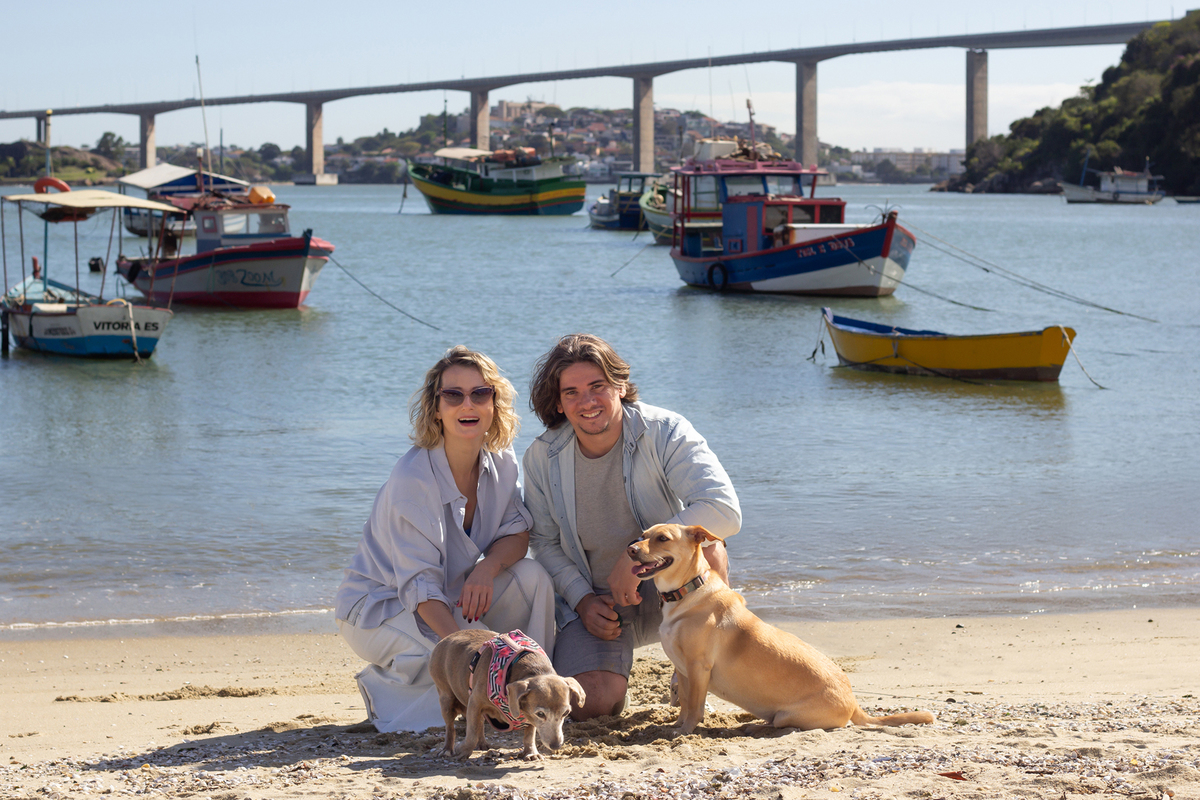 ensaio-pet-familia-praia-ao-ar-livre