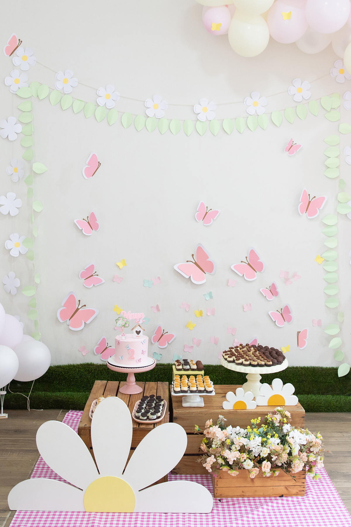 mesa de decoração em festa intimista em casa