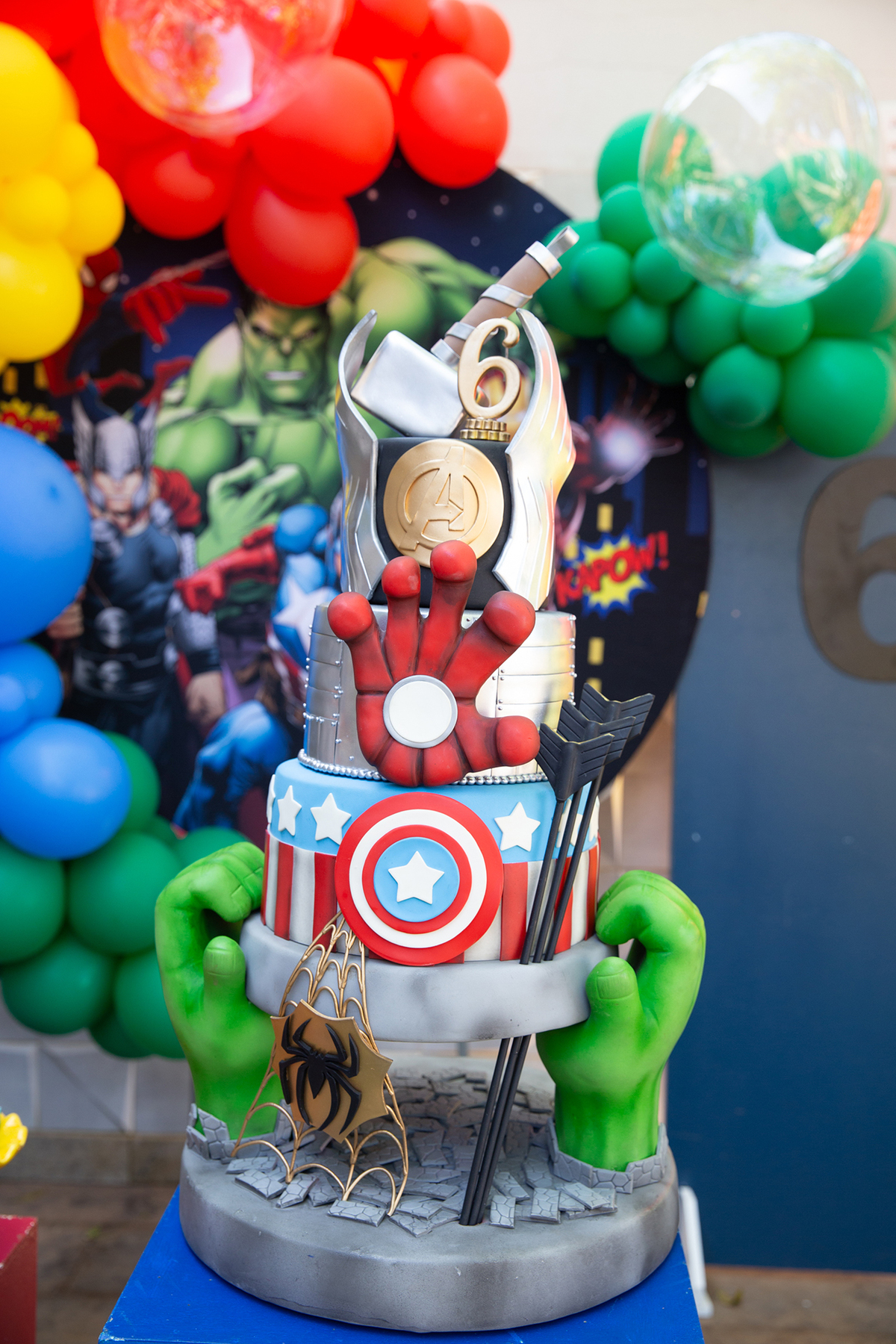 docinhos na decoração da mesa principal