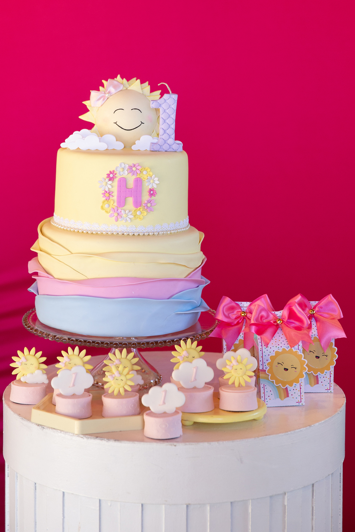 docinhos na mesa de decoração 