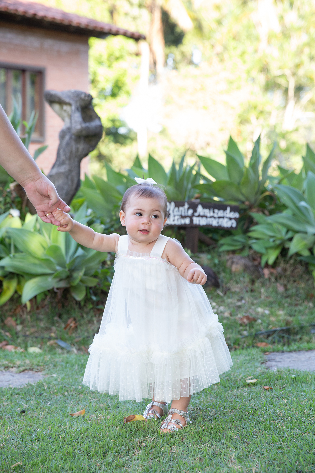 momento diversão da aniversariante no jardim