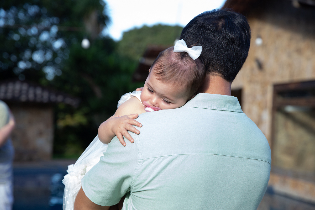 momento soninho da aniversariante, no colo do papai