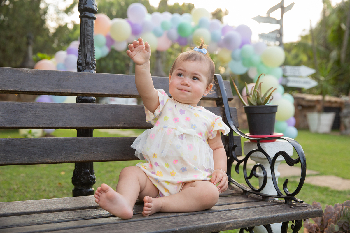 momento diversão da aniversariante no jardim