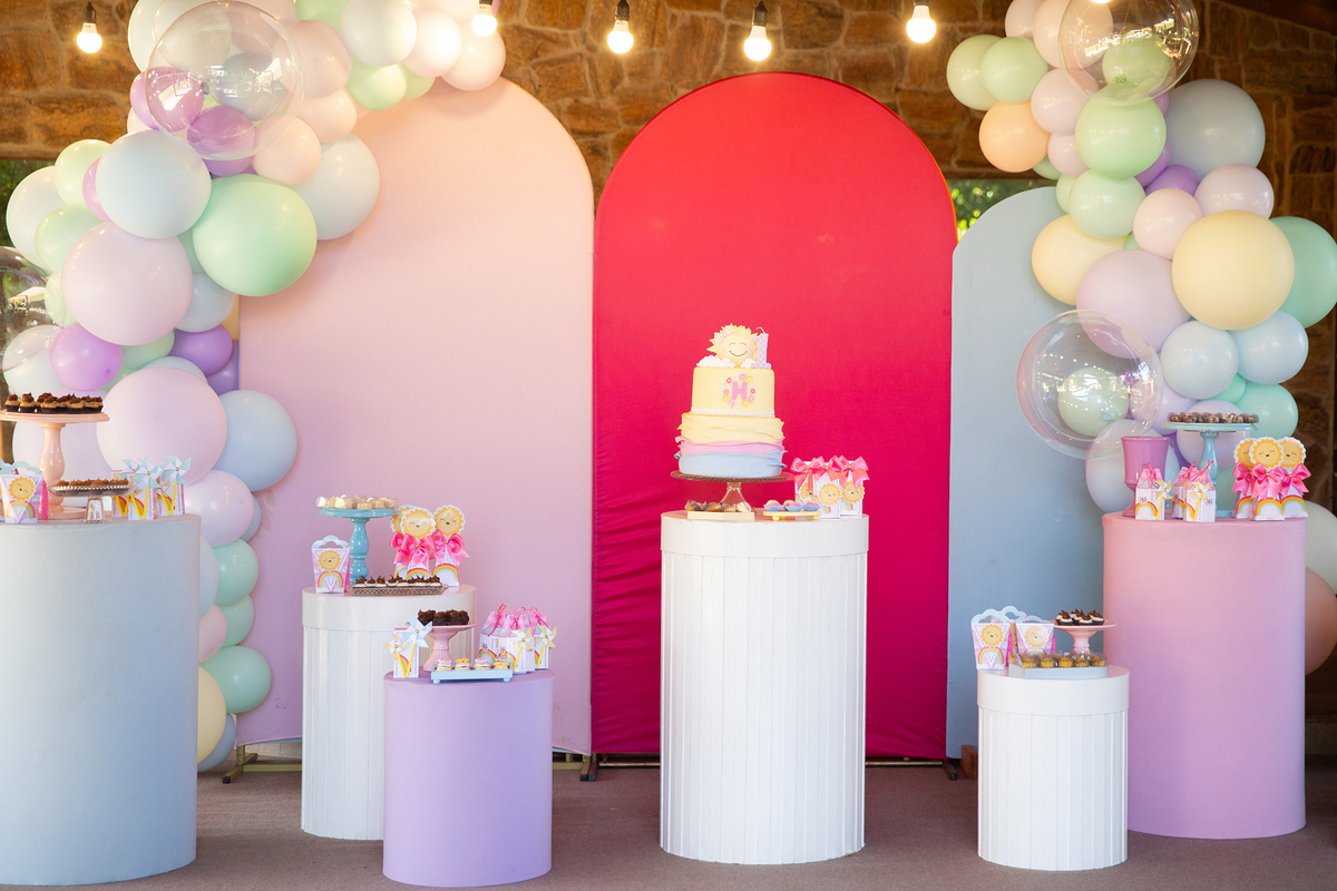 mesa do bolo de aniversario