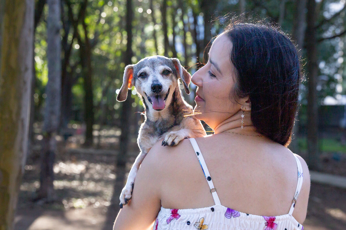 Bia e Junia, durante o ensaio pet num fim de tarde de sol 