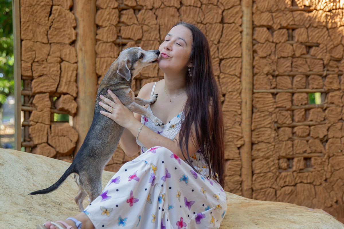 Bia e Junia, durante o ensaio pet num fim de tarde de sol 