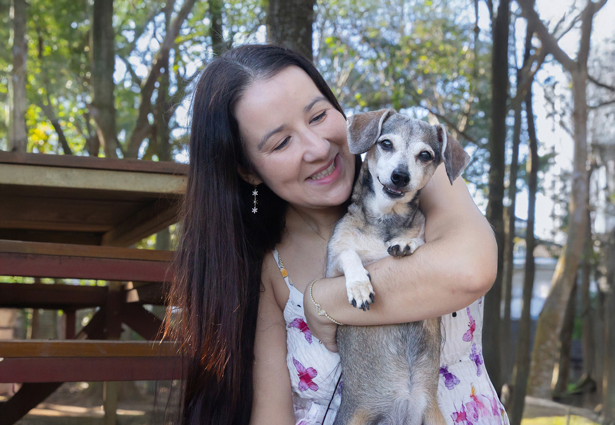 Bia e Junia, durante o ensaio pet num fim de tarde de sol 