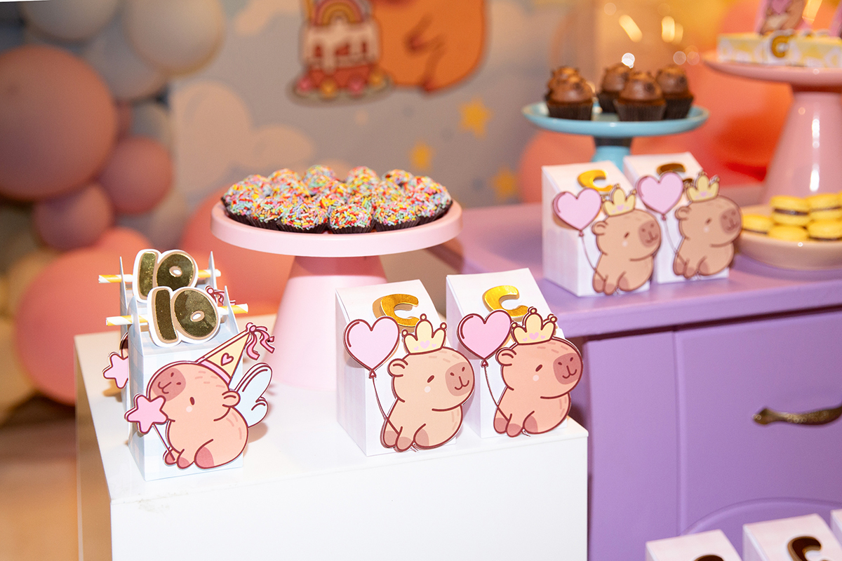 Decoração da festa de 10 anos da Clara com tema Capivara.