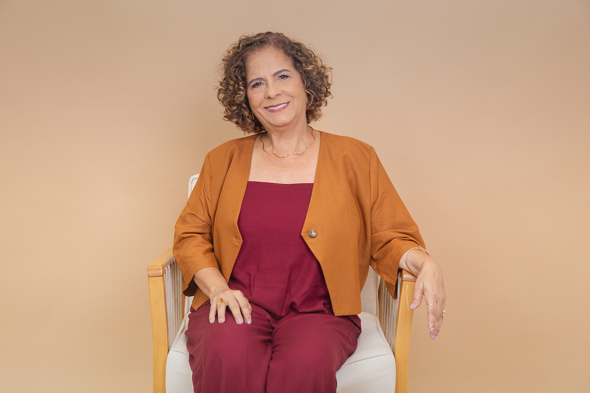 Ensaio corporativo de Vera Lucia destacando elegância, confiança e credibilidade no mercado imobiliário.