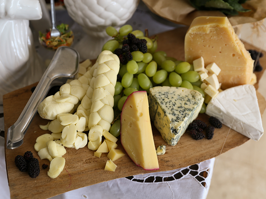 Detalhe da tábua de frios, cuidadosamente arrumada na mesa do Brunch