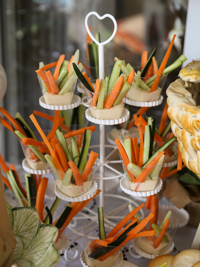 Detalhe dos petiscos fresh, separados individualmente e arrumados em formato de torre