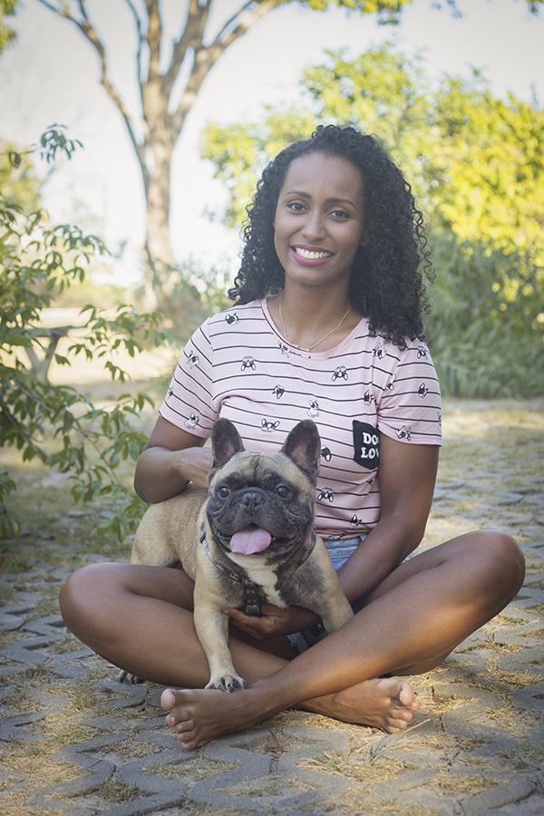 Bóris e a mamãe Luana posam na praça