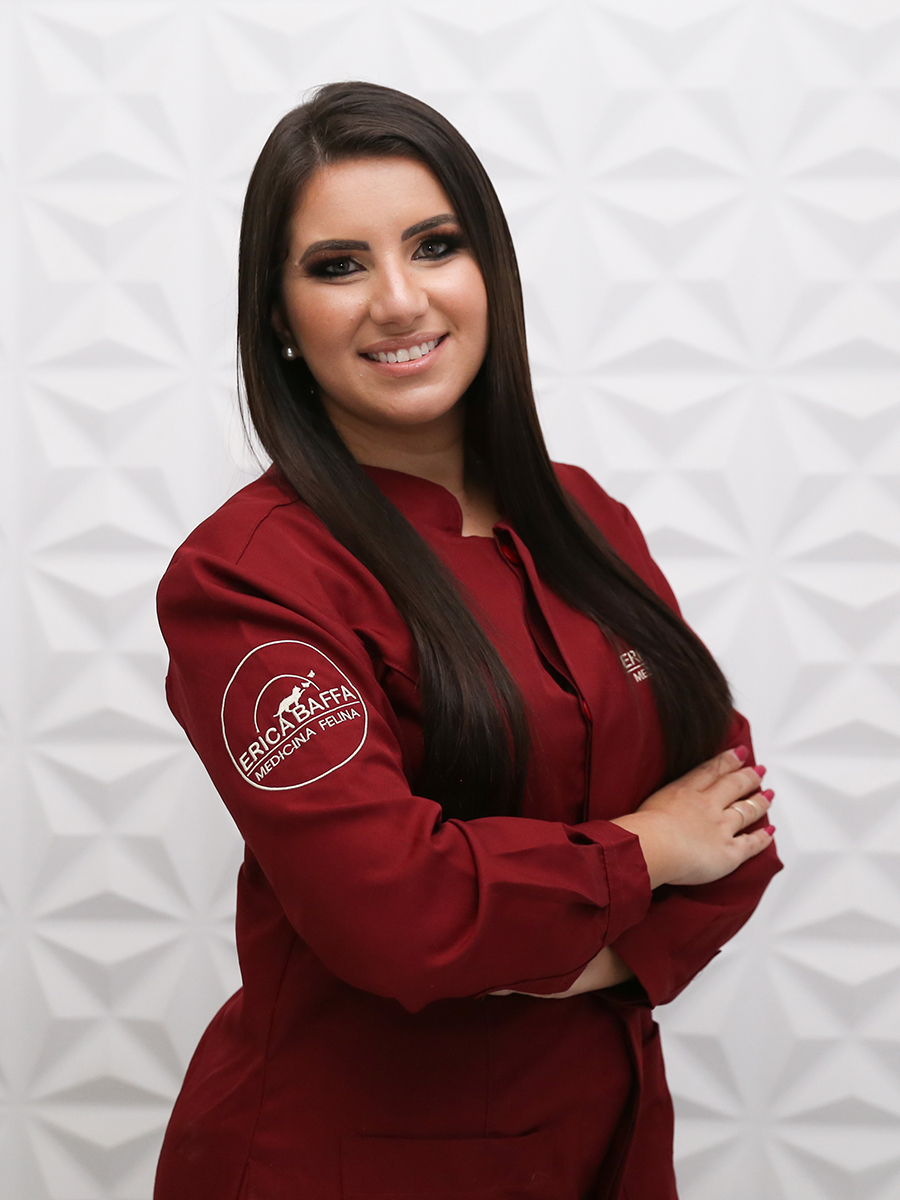 Veterinária posa sozinha para retrato corporativo