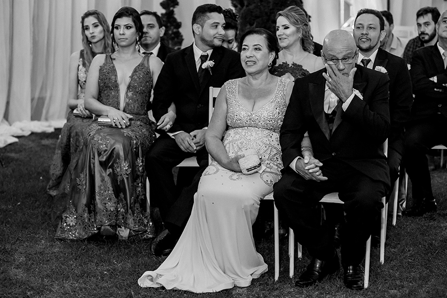 Pia do noivo emocionado 