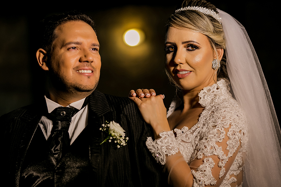 Noiva fazendo carão pra foto 