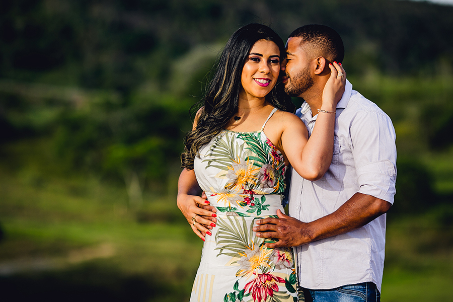 noivo dando um cheirinho 