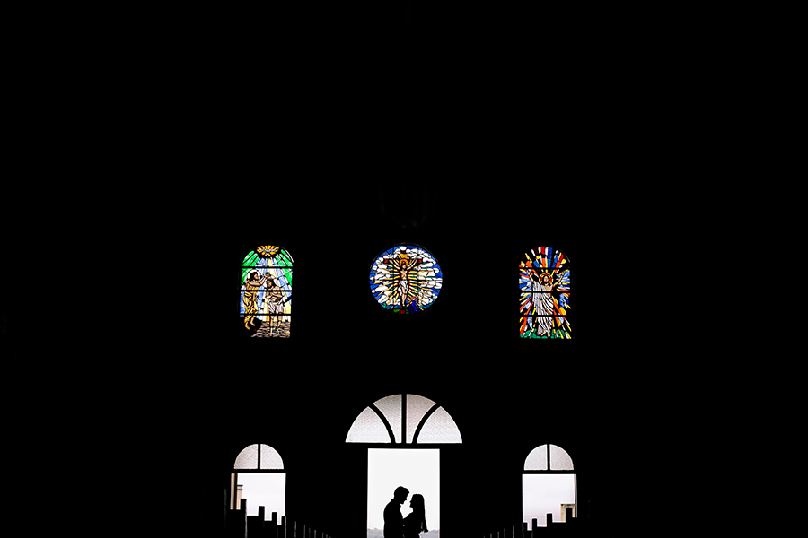 silhueta com as janelas da igreja