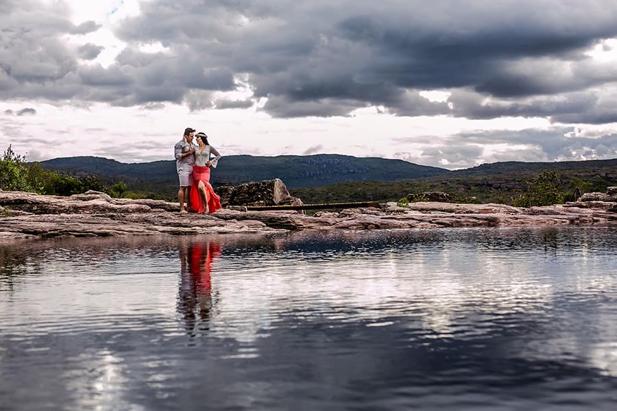 Reflexo do casal na cachoeira 