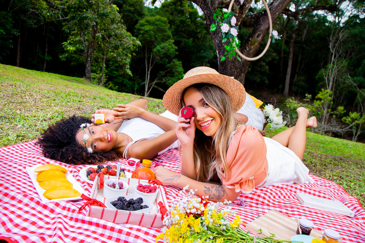 Editorial | Mango & Berry
Cliente: Vizzela
Foto: Andréa Matsumoto
Modelos: Ianca Lopes
@iancalopes
Lívia Feliciano
@liviafeliiciano