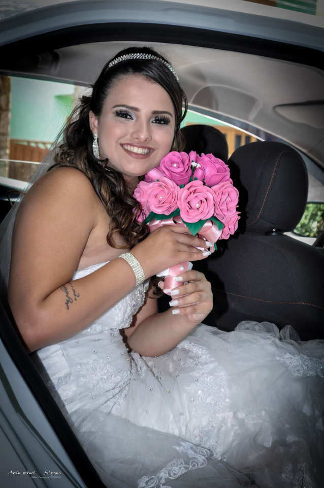Noiva com Buque de rosas pink