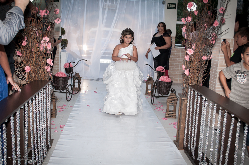 entrada da florista no casamento  