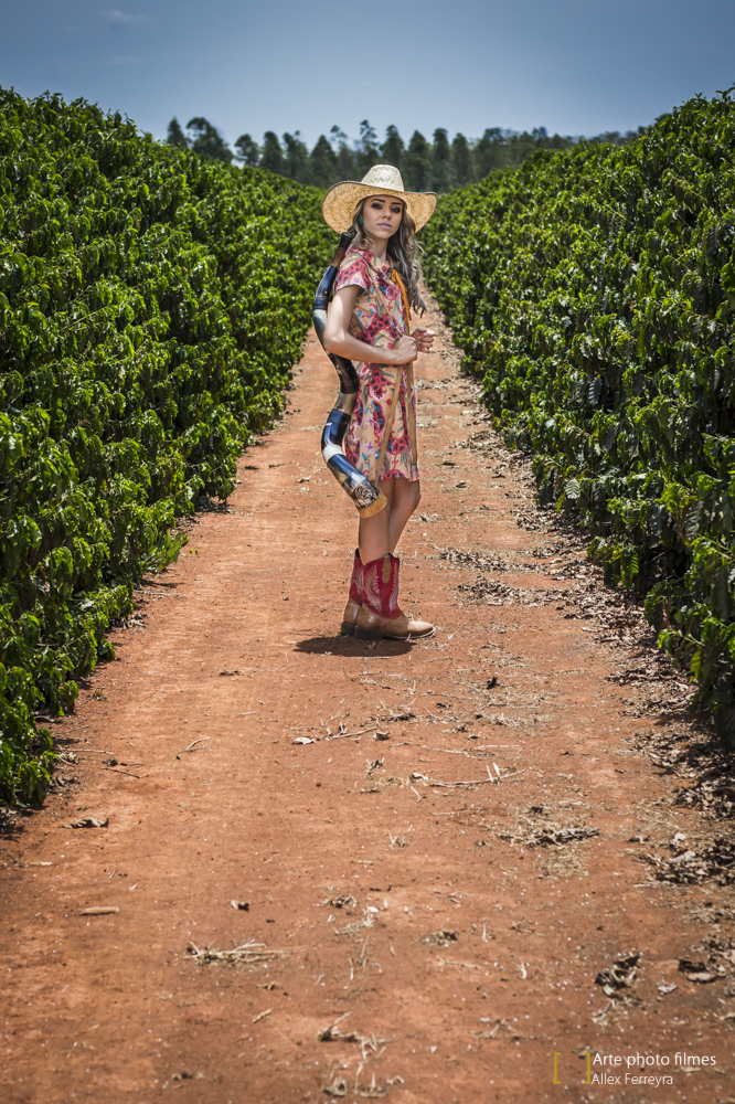 fotógrafo ensaio 15 anos country vestido bota berrante fazenda de café  presidente Olegário  