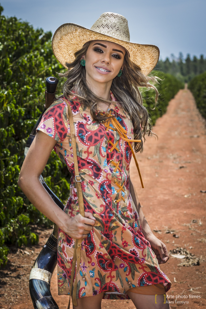 fotógrafo ensaio 15 anos country vestido bota berrante fazenda de café  presidente Olegário  