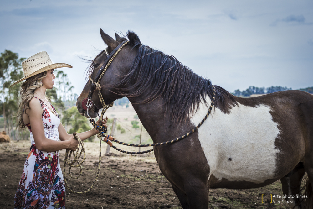 fotógrafo ensaio 15 anos country vestido bota cavalo fazenda de café  presidente Olegário  