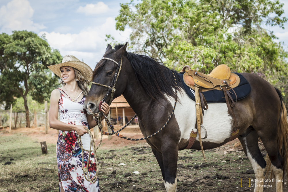 fotógrafo ensaio 15 anos country vestido bota cavalo fazenda de café  presidente Olegário  