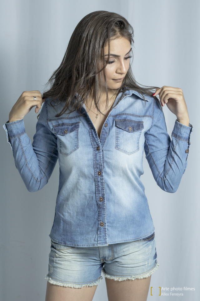 fotografia de moda maquiagem nud blusa jeans 