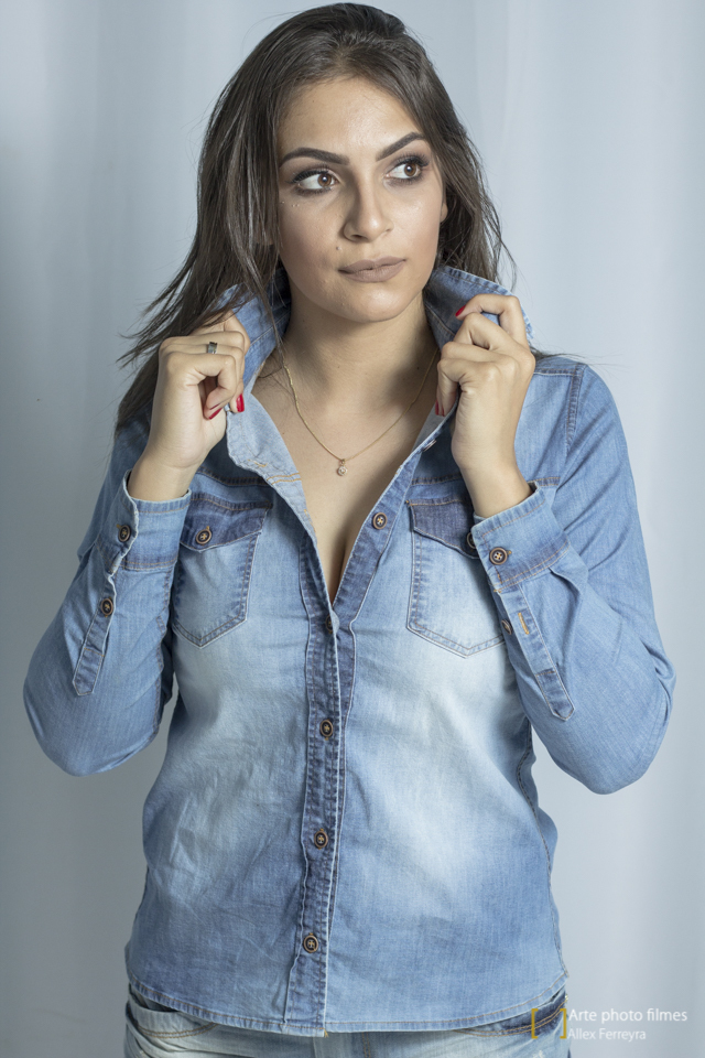 fotografia de moda maquiagem nud blusa jeans 