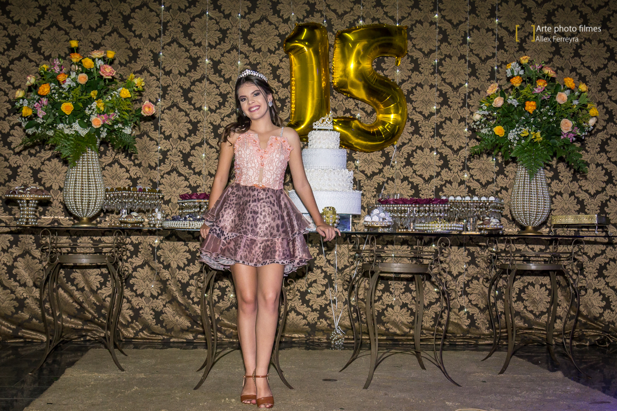 fotografia-bolo-aniversario-15-anos-maria-isabelle-presidente-olegario-mg