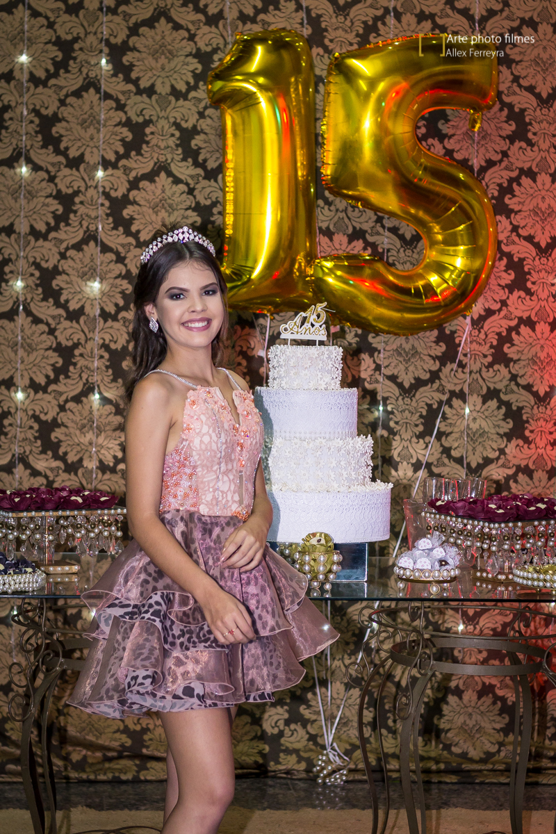 fotografia-bolo-aniversario-15-anos-maria-isabelle-presidente-olegario-mg