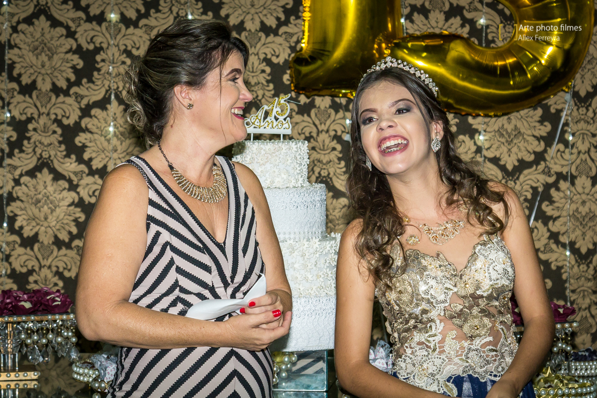 fotografia-bolo-aniversario-15-anos-maria-isabelle-presidente-olegario-mg