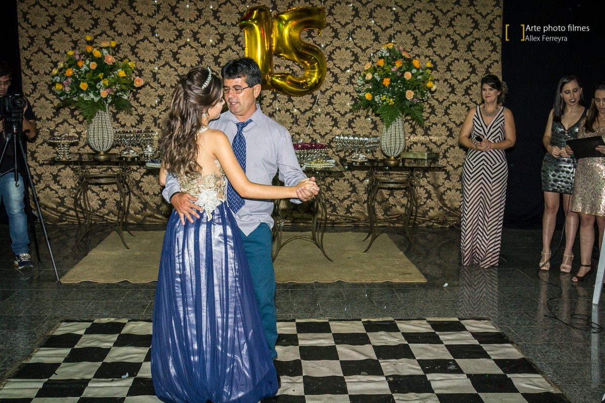 fotografia-valsa-aniversario-15-anos-maria-isabelle-presidente-olegario-mg