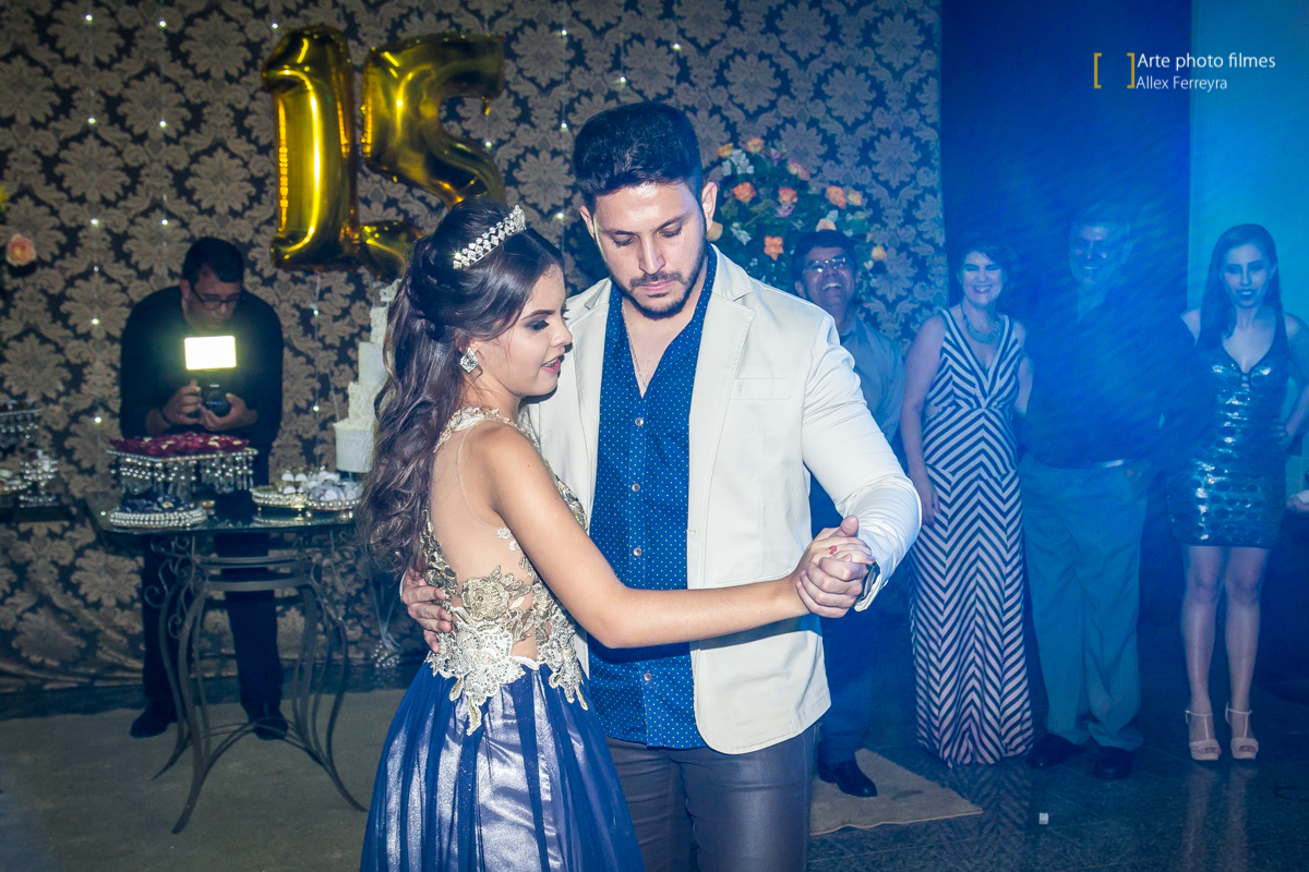 fotografia-valsa-aniversario-15-anos-maria-isabelle-presidente-olegario-mg