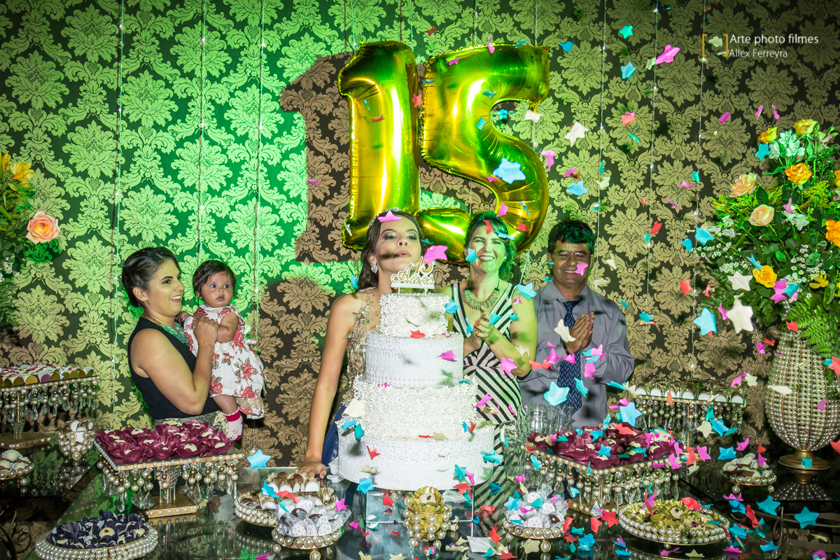 fotografia-bolo-aniversario-15-anos-maria-isabelle-presidente-olegario-mg