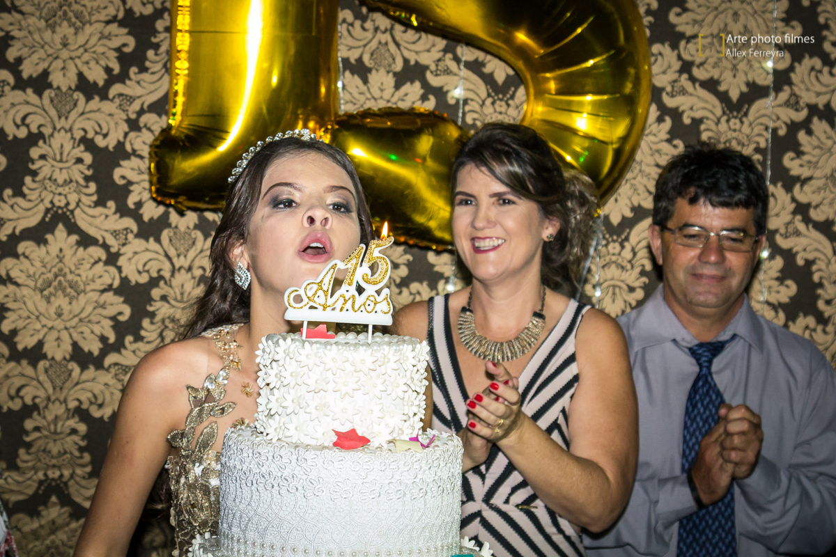 fotografia-bolo-aniversario-15-anos-maria-isabelle-presidente-olegario-mg