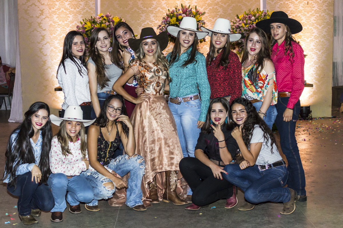 Fotografia-decoração-rustica-aniversário-15-anos- Ana Paula-clube-Buritis-Presidente-Olegario-MG
