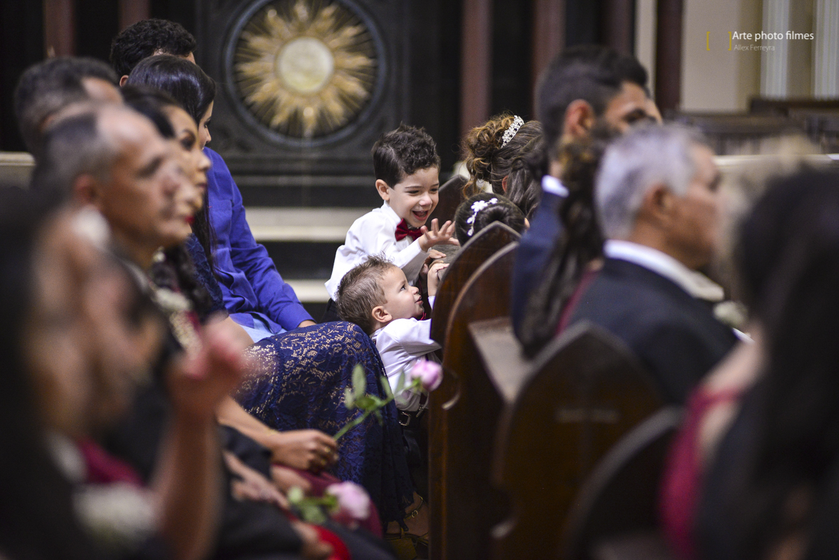 Cerimônia de casamento na Igreja Santa Terezinha em Patos de Minas-