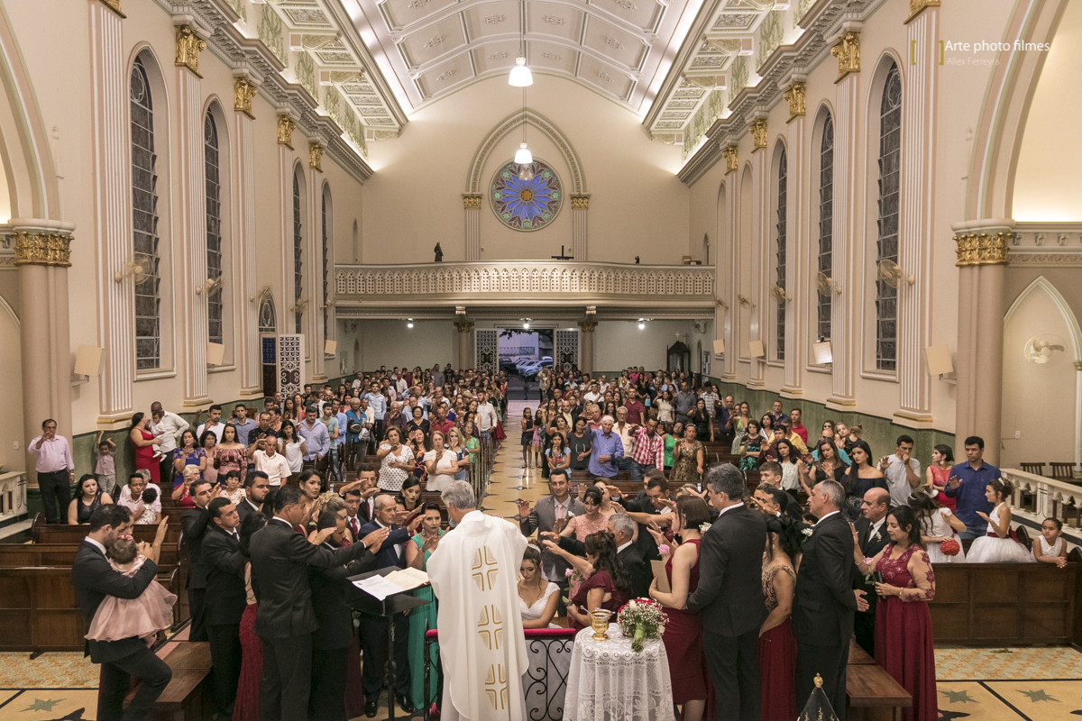 Benção matrimonial  casamento na Igreja Santa Terezinha em Patos de Minas-