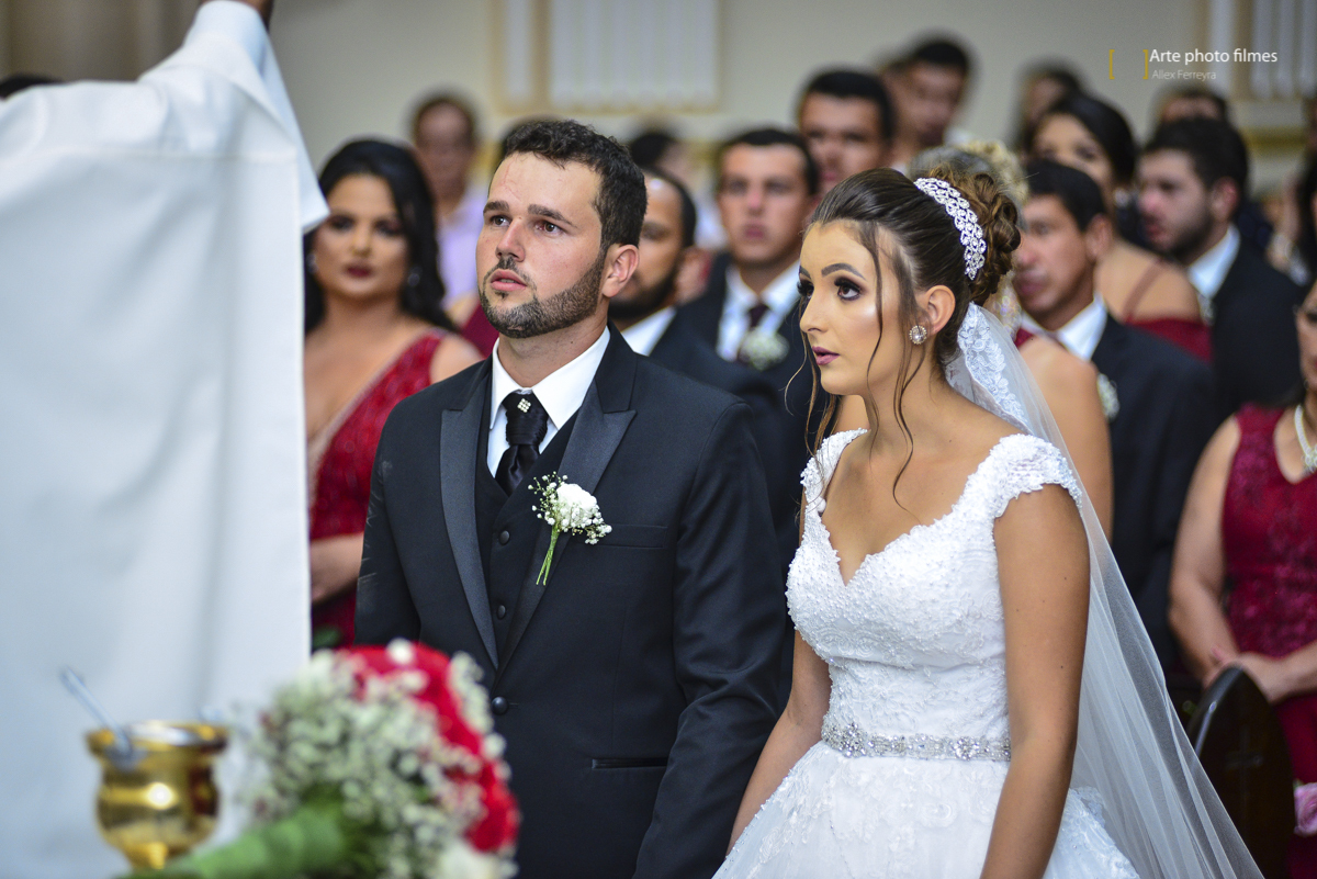 Comunhão dos noivos no casamento na Igreja Santa Terezinha em Patos de Minas-