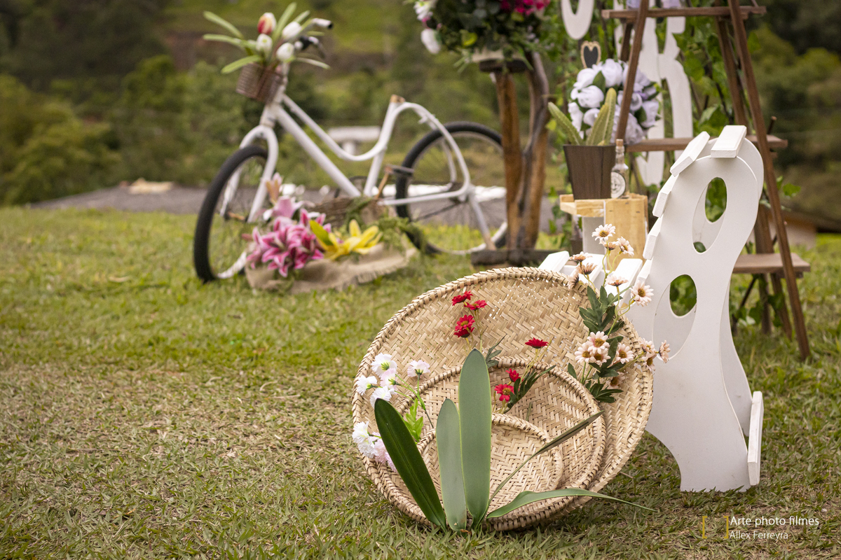 Decoração com bicicleta e flores