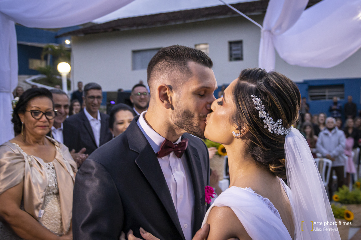 Primeiro beijo de casado