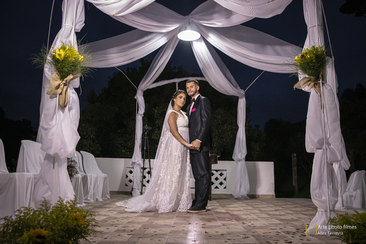 Ensaio fotográfico com os noivos após o casamento