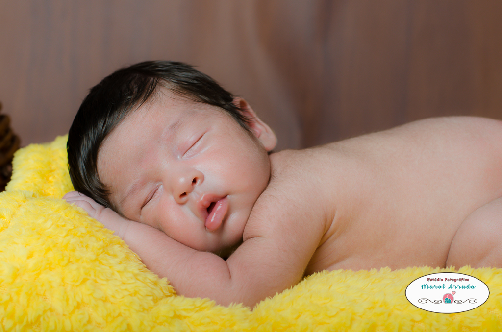 Soninho gostoso do pequeno Miguel em sua sessão de fotos no Estúdio Marol Arruda