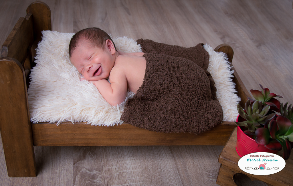 A tia Marol adora quando eles sorriem em seus ensaios newborn
