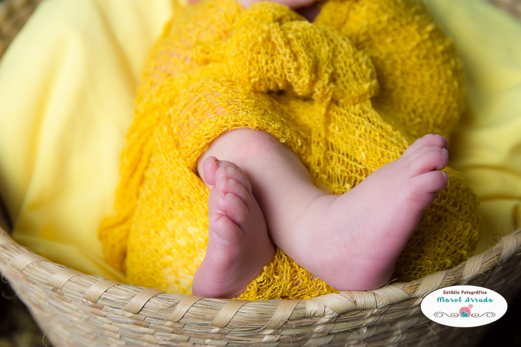 Detalhe do pezinho pela lente da fotógrafa de newborn Marol Arruda 