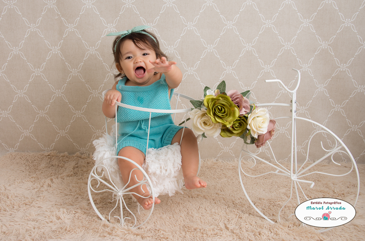 O que faça com essa criança linda?  Vai aí muitos cliques dela... Por isso que  tia Marol Arruda adora ser fotógrafa infantil
