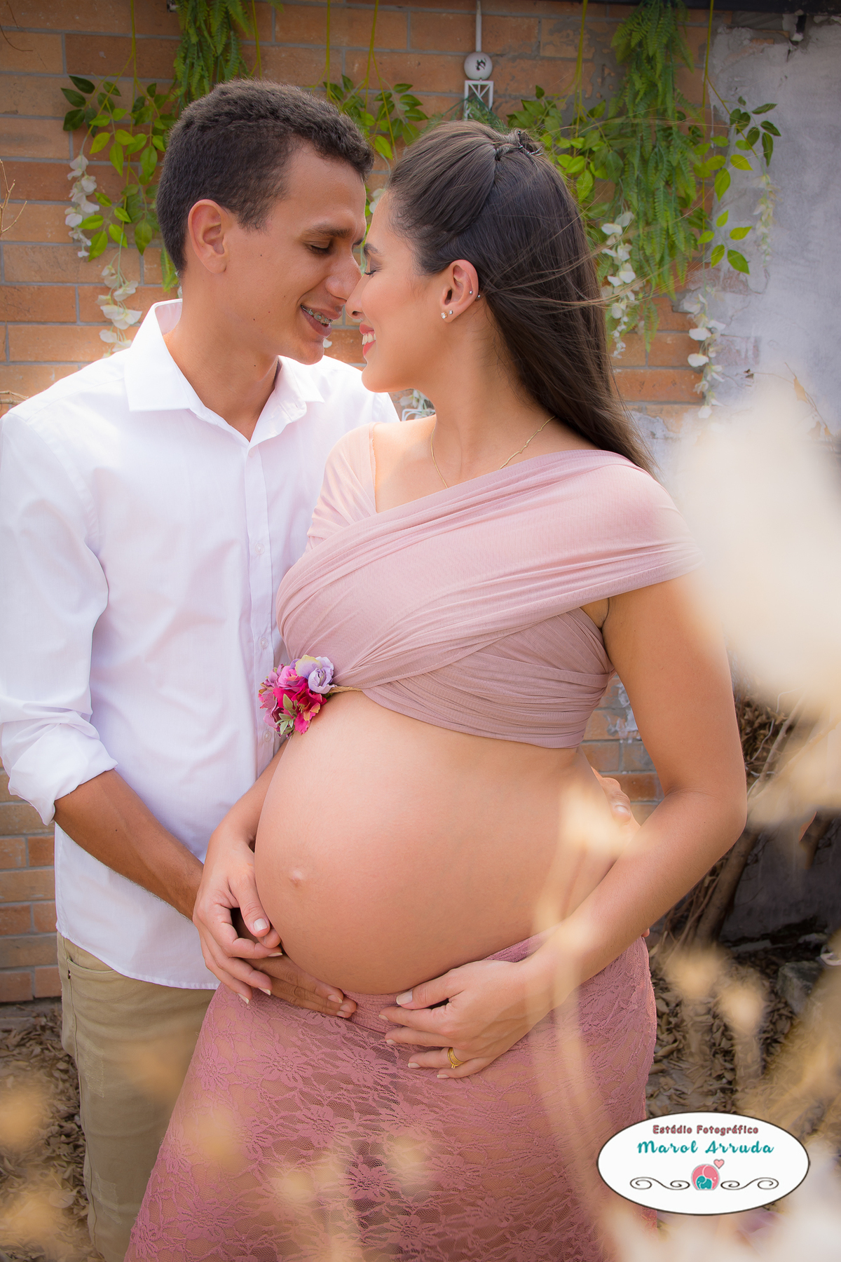 Porque aqui no Estúdio Marol Arruda adoramos quando o pai e os irmãos participam do ensaio gestante